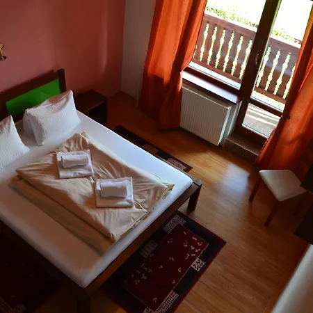 Rogalo Guest house 4*