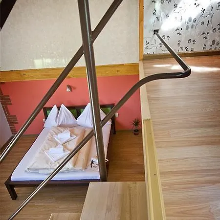 Rogalo בית הארחה 4*