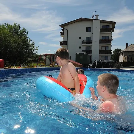 Rogalo בית הארחה 4*